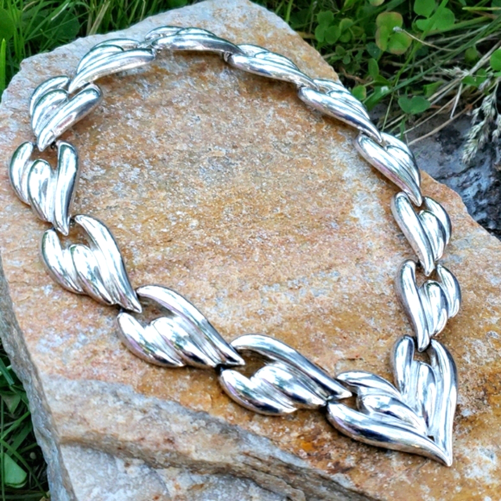 Chunky Vintage High End Stylized Silver Heart Shape Rhodium Plate Necklace - Picture 2 of 14